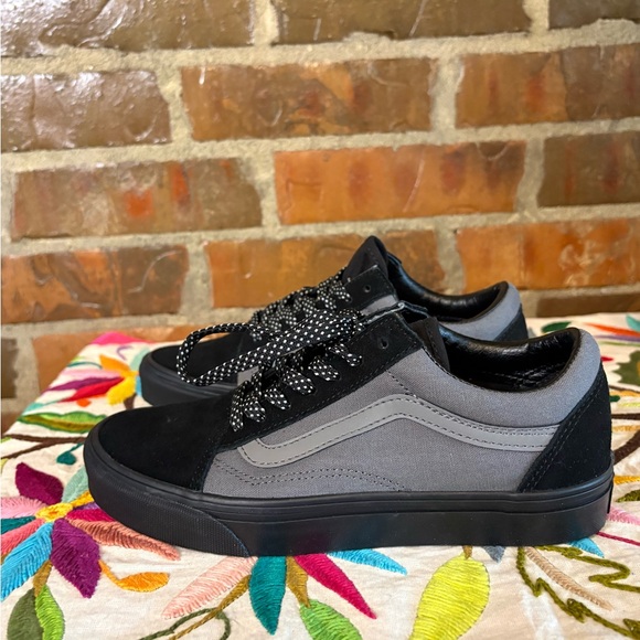 VANS  Casual Black & Gray Lace-Up Sneakers Juniors 6 - Picture 5 of 9
